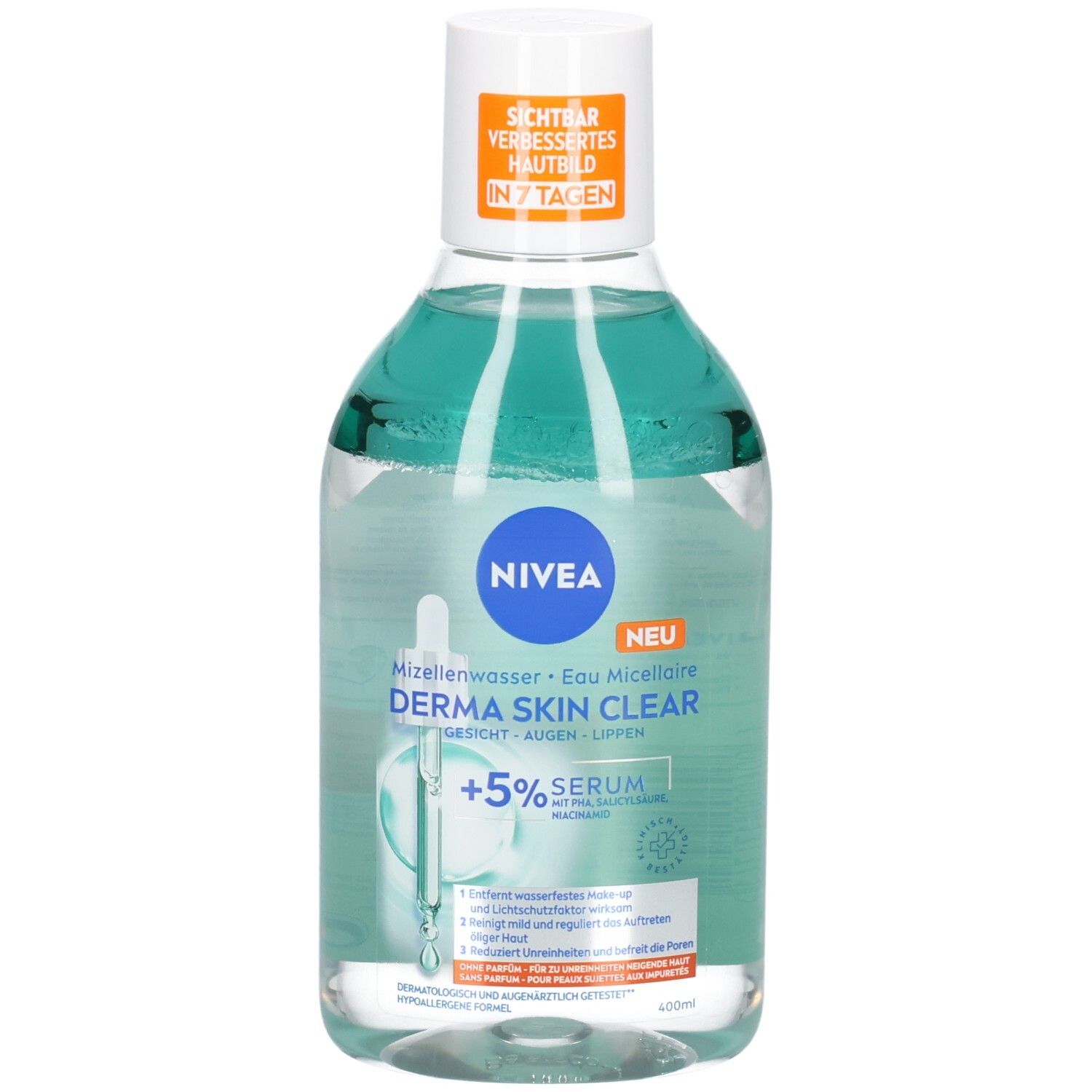 Flacon transparent avec liquide bleu. Logo NIVEA et nom du produit: Derma Skin Clear Mizellenwasser. Texte: +5% Sérum, peau visiblement améliorée.
