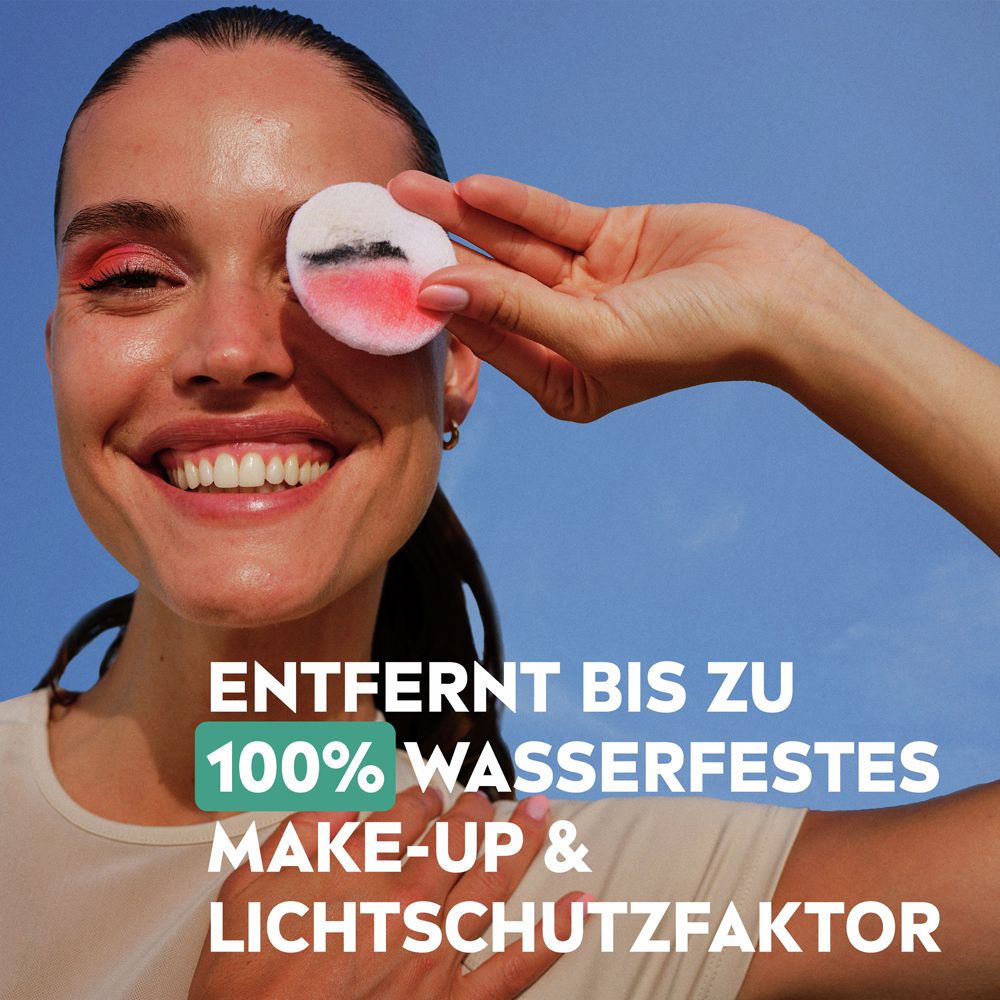 Femme avec du maquillage se nettoie l'œil avec un coton. Texte : Élimine jusqu'à 100% du maquillage waterproof.