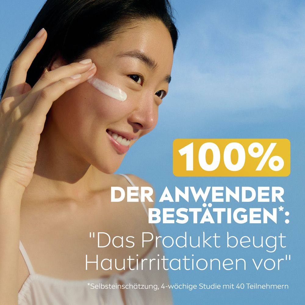 Femme avec crème sur le visage. 100% confirment: Le produit prévient les irritations cutanées.