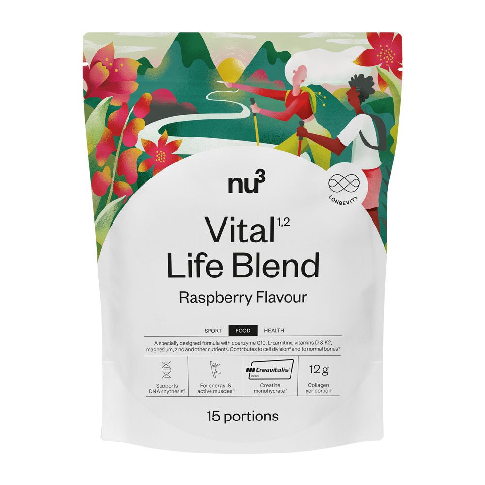 Sachet de poudre nu3 Vital Life Blend saveur framboise avec des randonneurs sur l'emballage.