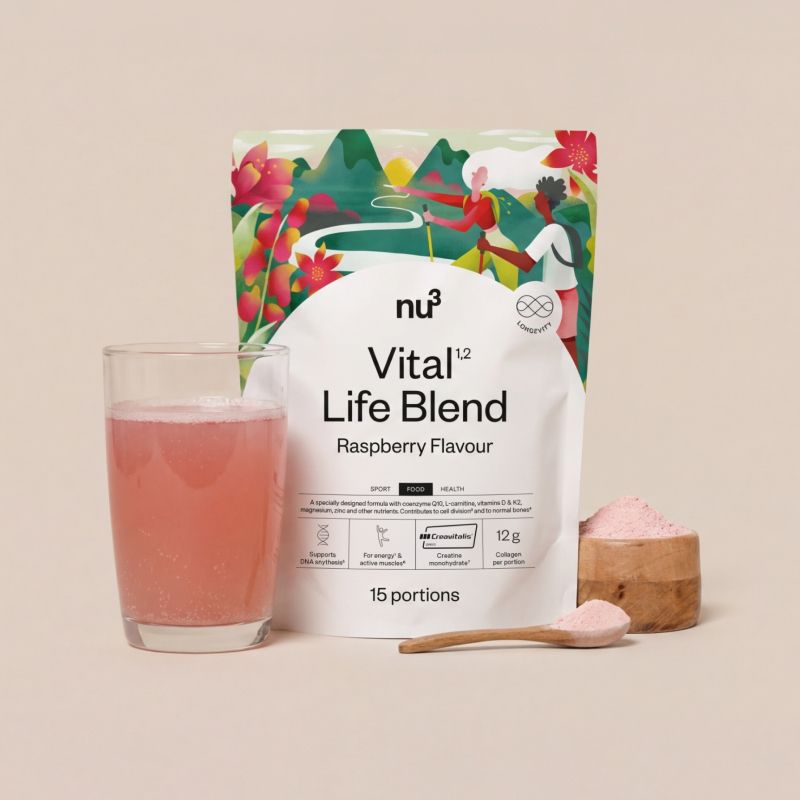 nu3 Vital Life Blend saveur framboise avec verre, cuillère et poudre.