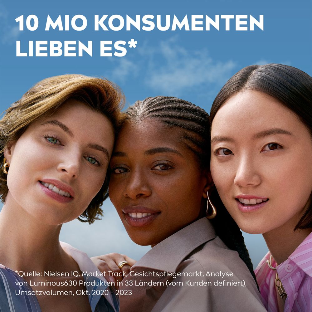 Trois femmes d'origines ethniques diverses sourient. Texte : 10 millions de consommateurs l'adorent.