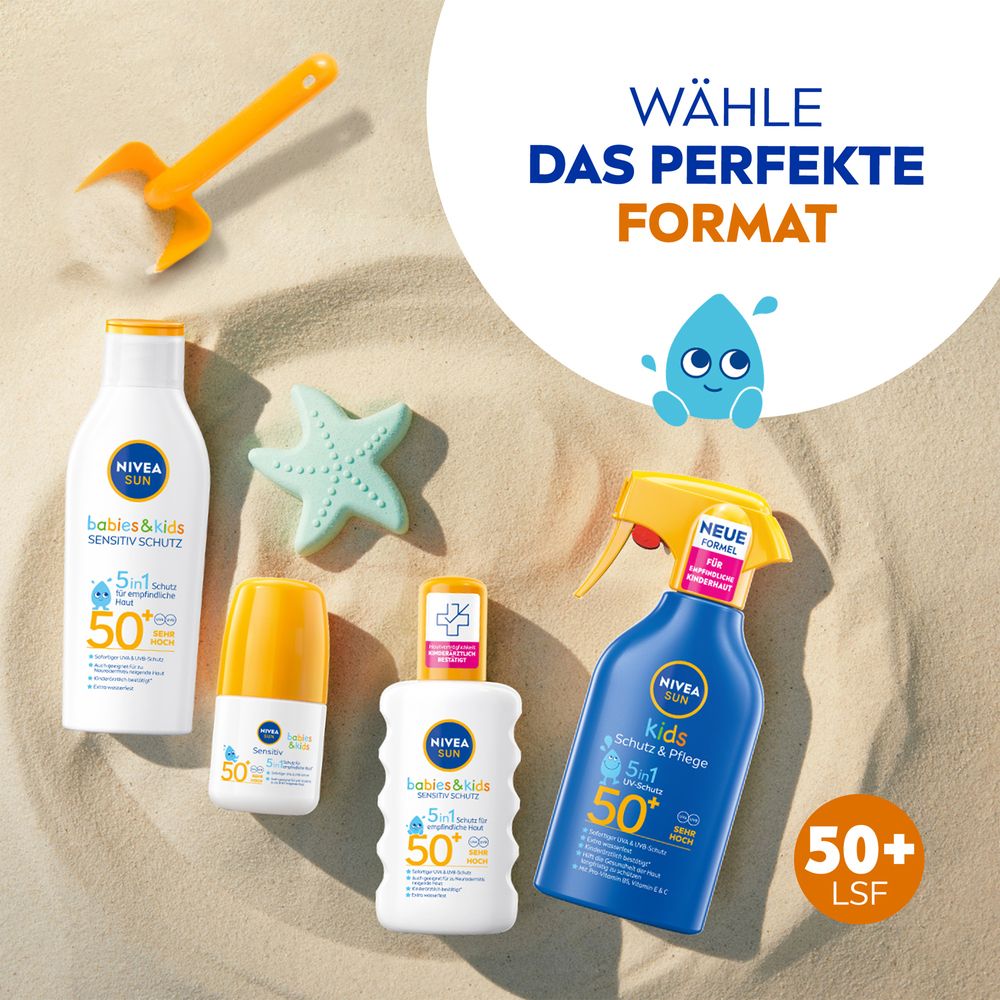 Sélection de formats Nivea Sun Bébés & Enfants Protection Sensible SPF 50+ sur la plage.