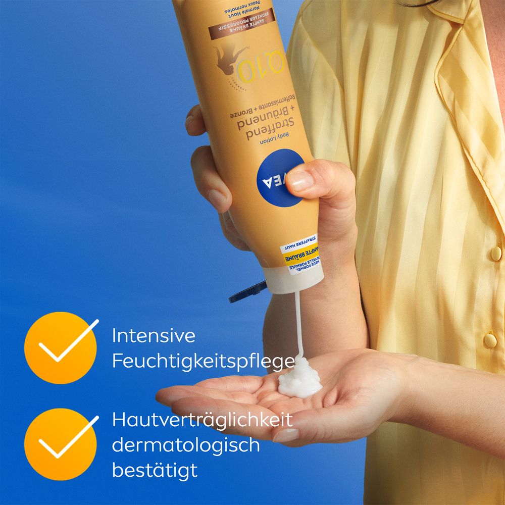 NIVEA Q10 Body Lotion Straffend + Bräunend wird auf eine Hand gegeben. Intensive Feuchtigkeitspflege.