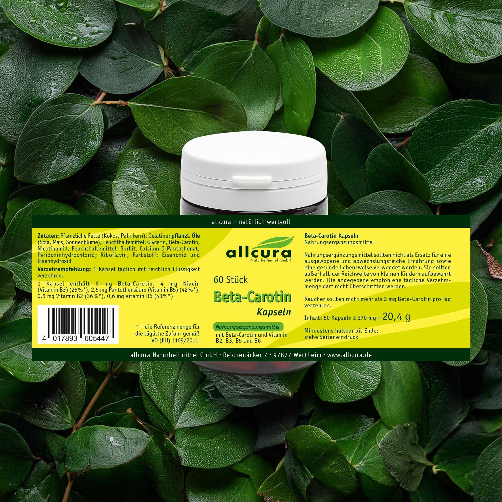 Boîte de gélules entourée de feuilles. Inscription : allcura Beta-Carotin Kapseln, 60 pièces. Informations sur le produit.
