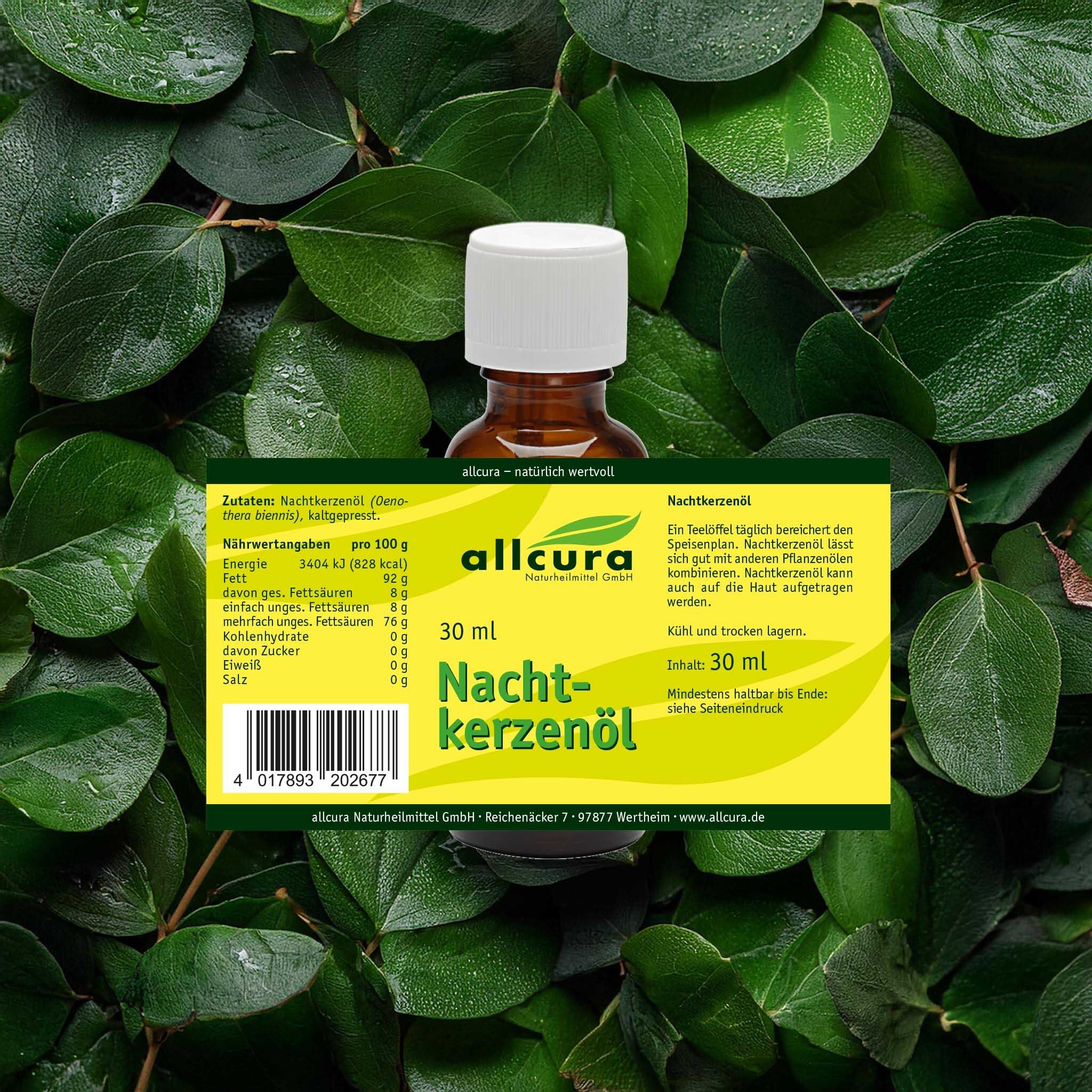 Flasche mit Etikett vor grünem Hintergrund. Etikett mit Nährwertangaben und Produktname.