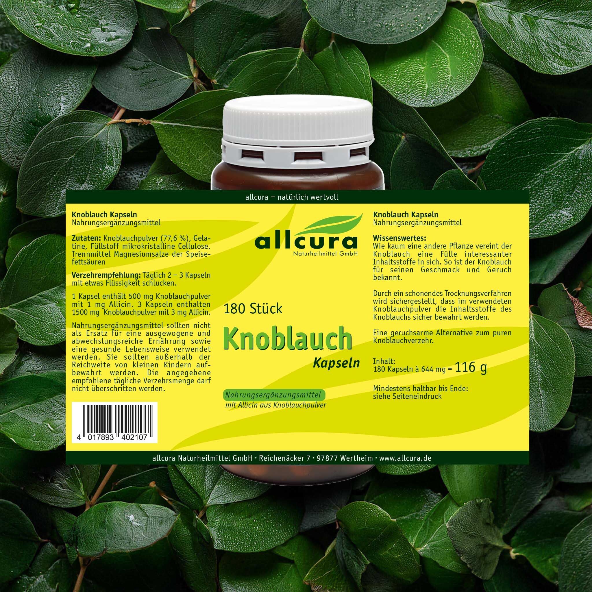 Flacon marron avec bouchon blanc. Inscription: Knoblauch Kapseln. 180 pièces. Marque: allcura. Fond: feuilles vertes.