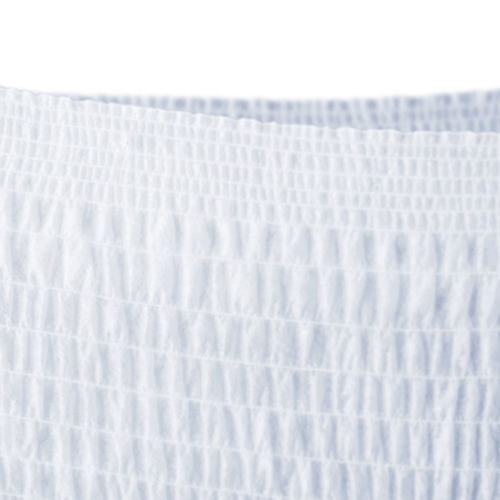 Gros plan sur la taille d'un Pants blanc. La taille est élastique et a une structure côtelée.