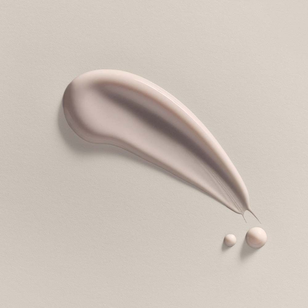 Échantillon de crème. Rose clair. Deux gouttes. Fond clair.