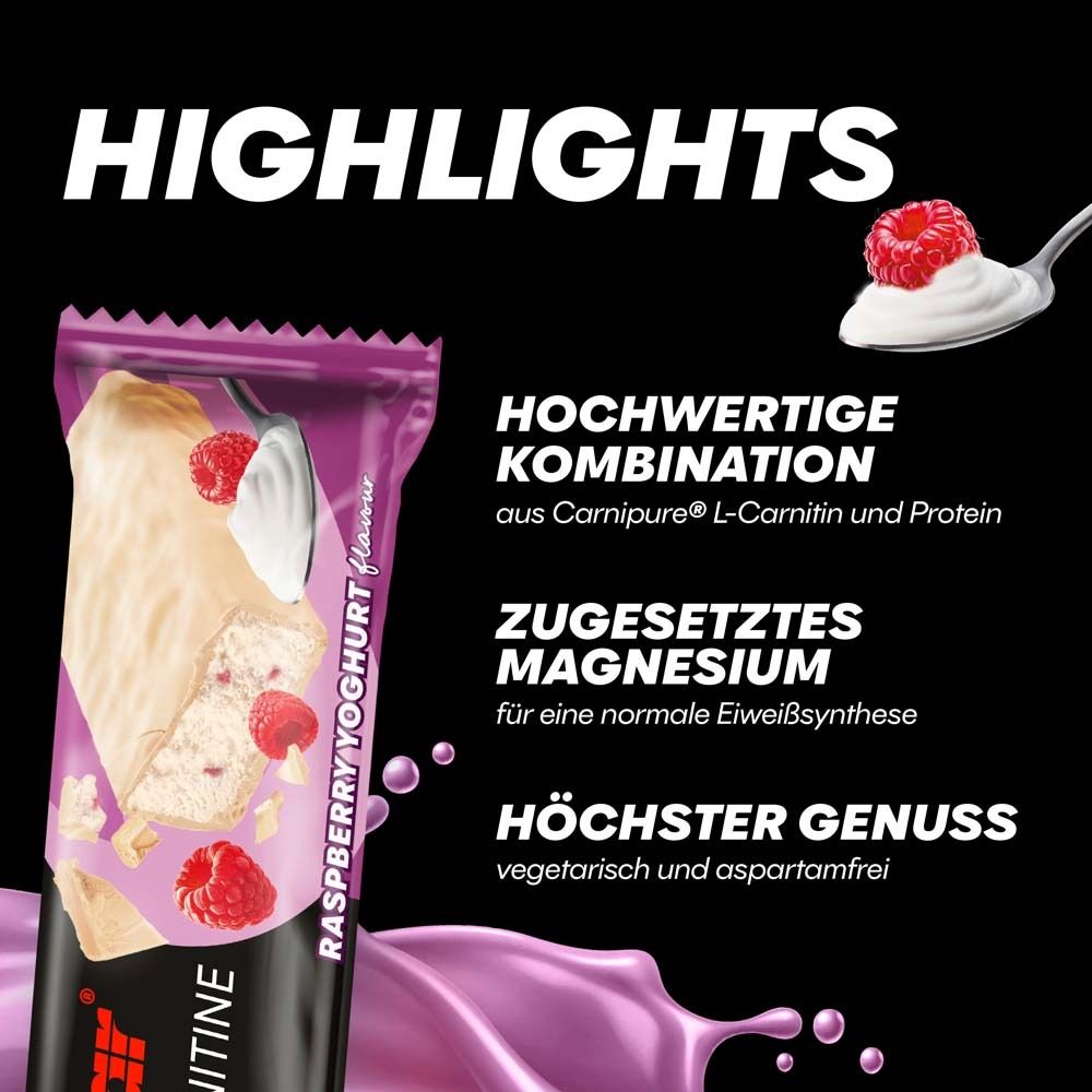 Ausschnitt einer Powerbar Protein Plus L-Carnitin Riegel Verpackung. Himbeer-Joghurt-Geschmack. Text: Hochwertige Kombination, Magnesium, Genuss.