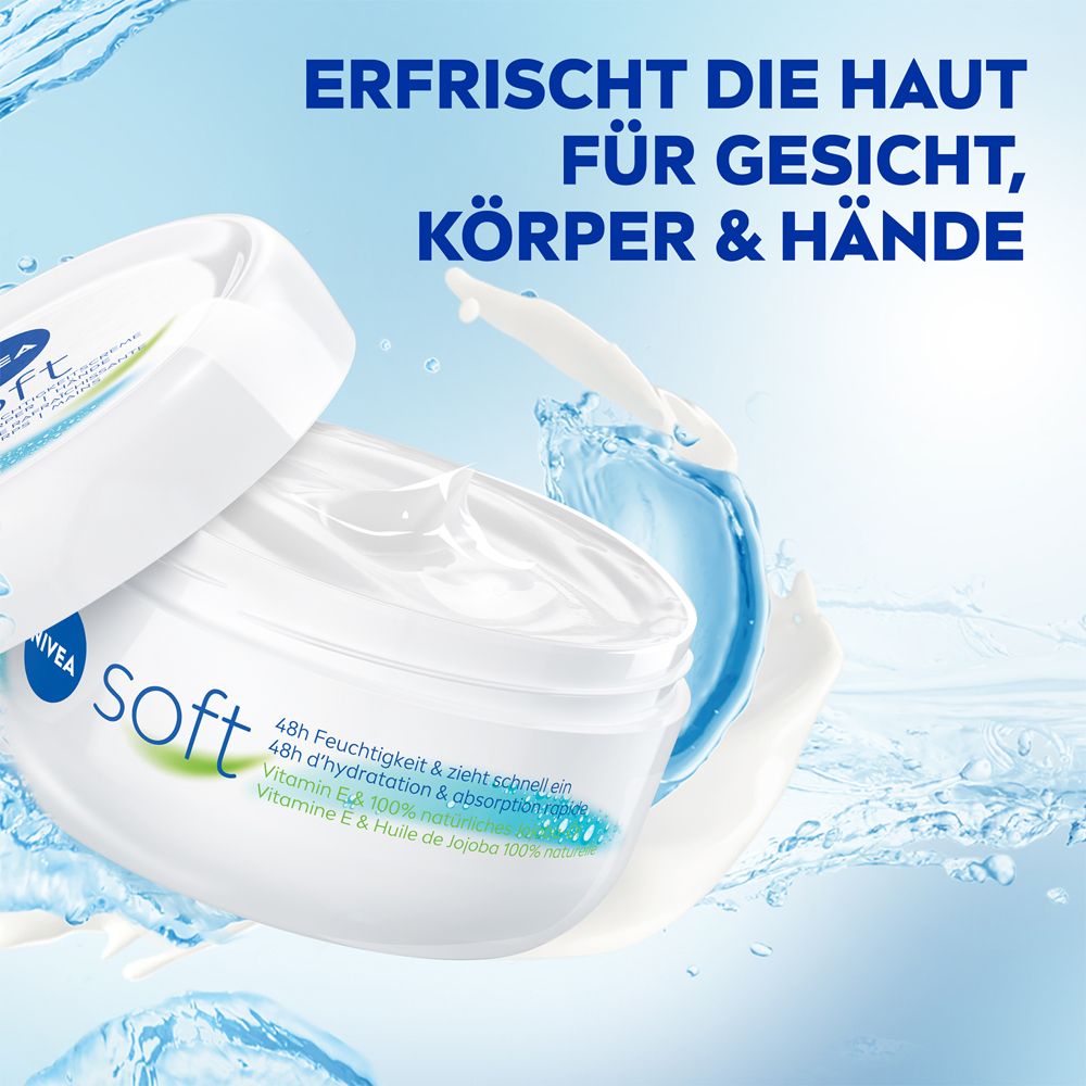 Geöffnete NIVEA Soft Dose mit spritzendem Wasser und Text "Erfrischt die Haut für Gesicht, Körper & Hände".