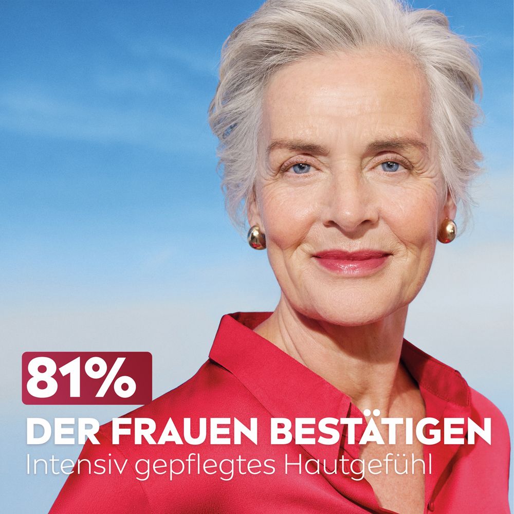 Portrait d'une femme âgée avec le texte '81% des femmes confirment une sensation de peau intensément soignée'.