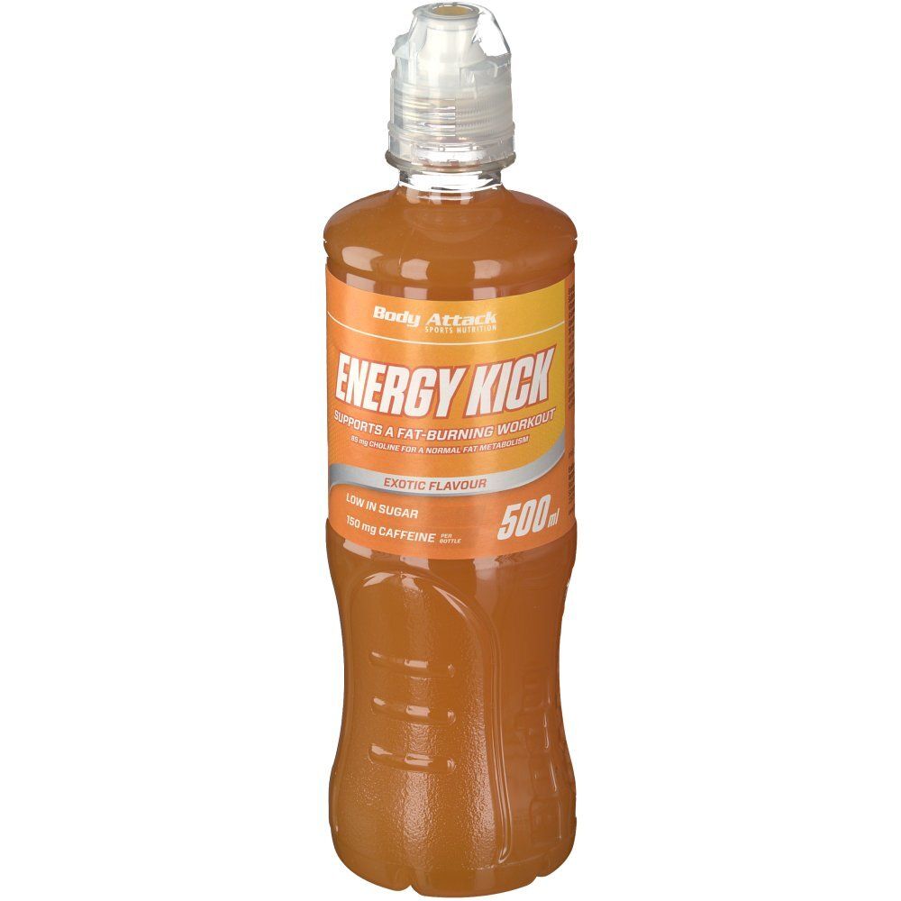 Flasche Body Attack Energy Kick Exotic. Orange Flüssigkeit, weißer Deckel. Etikett mit Produktinformationen.