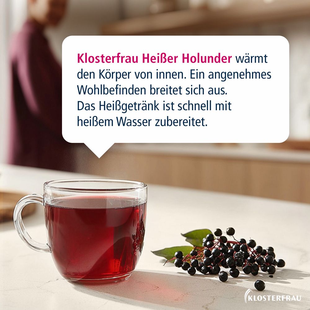 Tasse en verre avec boisson rouge, à côté baies de sureau. Texte : KLOSTERFRAU Heißer Holunder réchauffe le corps.