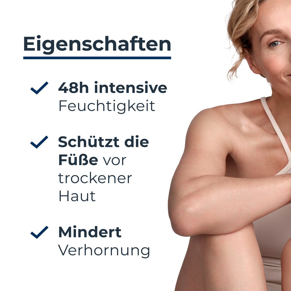 Eucerin UreaRepair PLUS Fußcreme 10% Tube in einer Hand.