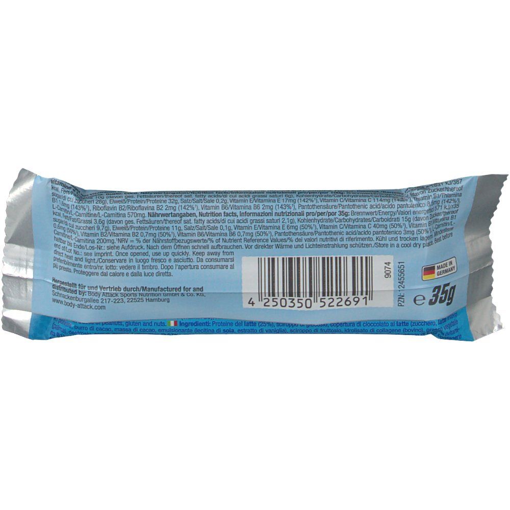 Rückseite des Proteinriegels. Blaue Verpackung mit Text und Barcode. Angabe: 35g. Hergestellt in Deutschland.