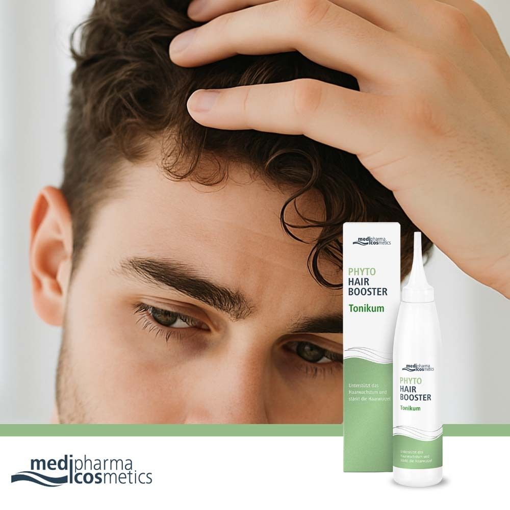 Homme touchant sa tête. Produit et emballage: PHYT Hair Booster Tonikum. Marque: medipharma cosmetics.