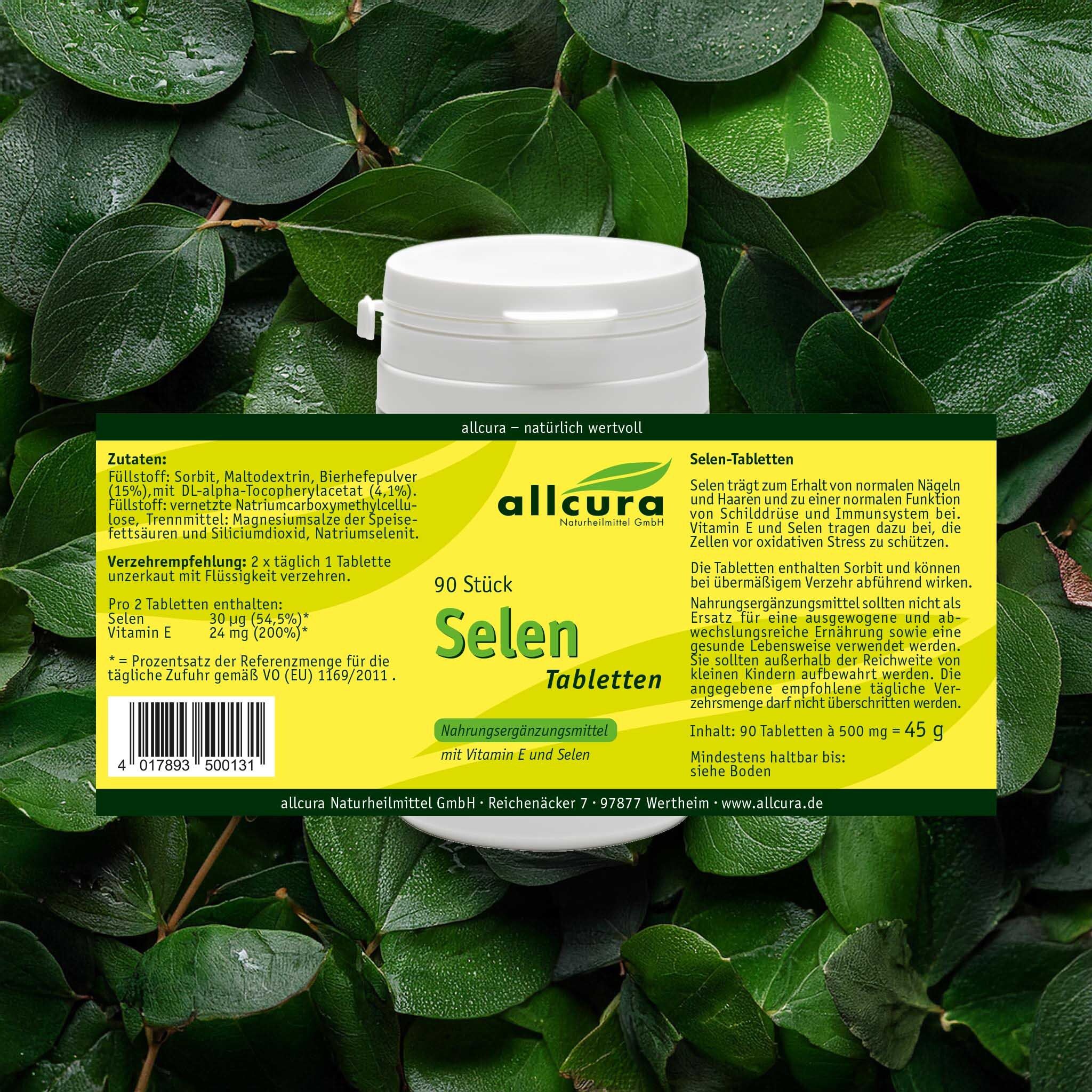 Boîte blanche avec étiquette verte sur fond vert. Étiquette avec ingrédients et informations nutritionnelles. 90 comprimés de sélénium.