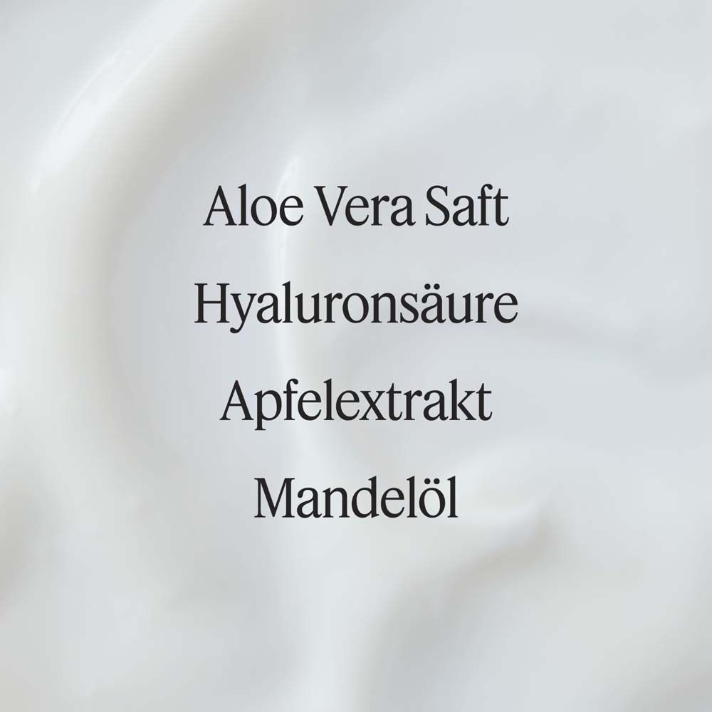 Gros plan crème. Texte: Jus d'Aloe Vera, Acide hyaluronique, Extrait de pomme, Huile d'amande.