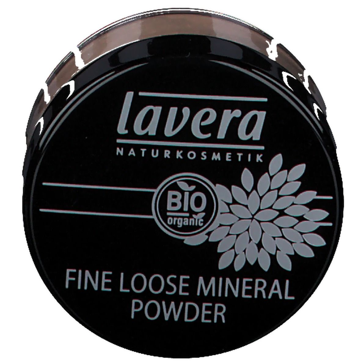 Runder, schwarzer Behälter mit Deckel. Aufschrift: lavera NATURKOSMETIK, BIO organic. Text: FINE LOOSE MINERAL POWDER.