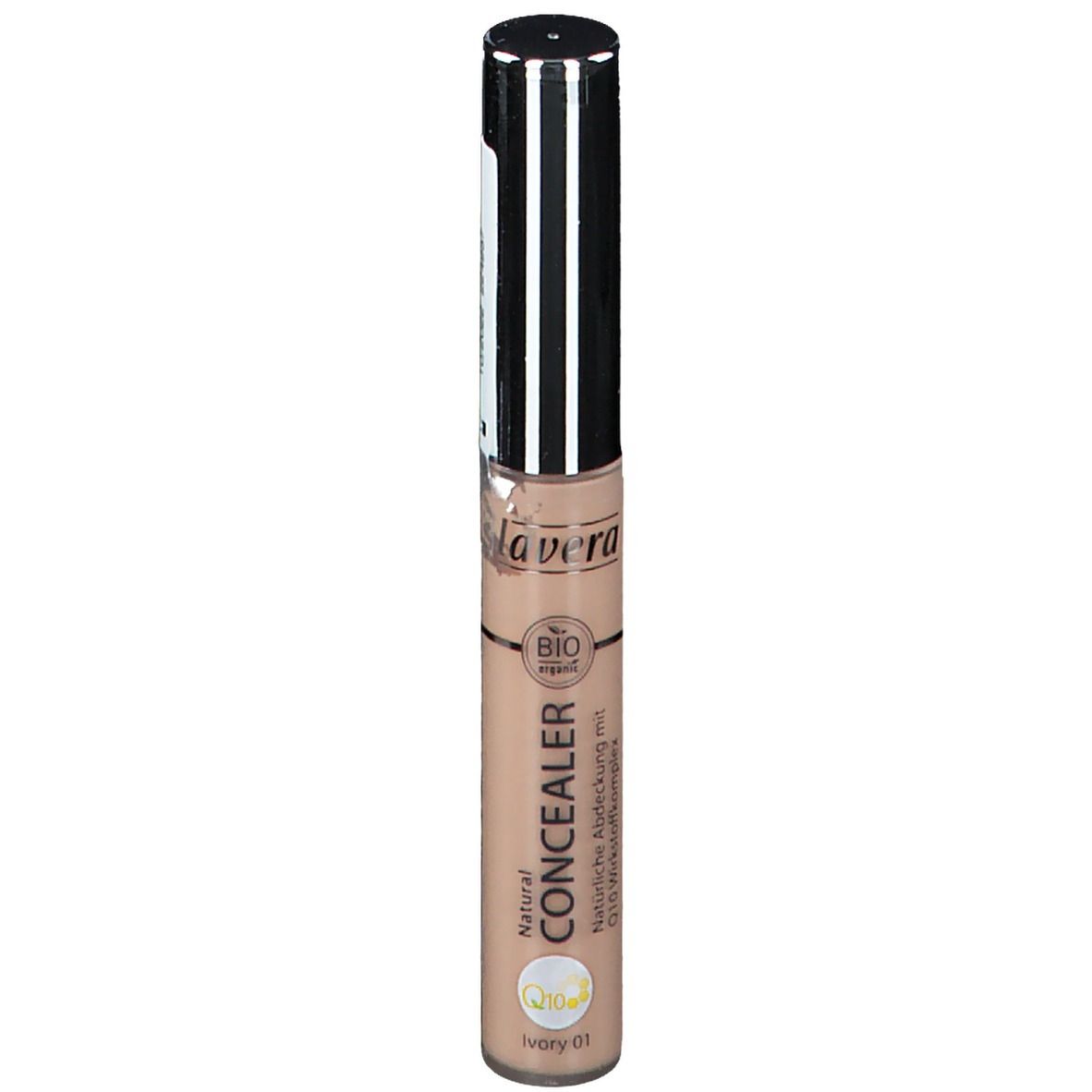 Concealer-Stift, ivory 01. Schwarzer Deckel, silberfarbener Schaft. Aufschrift: lavera, Natural Concealer, Q10.