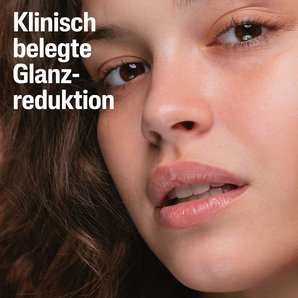 Femme avec peau. Texte: Réduction de brillance cliniquement prouvée.