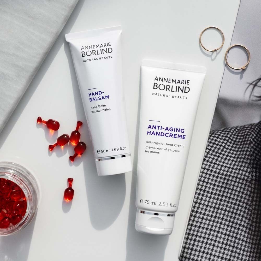 Deux tubes et capsules. Nom du produit: HAND-BALSAM et ANTI-AGING HANDCREME. Marque: ANNEMARIE BÖRLIND. Volumes: 50ml et 75ml.