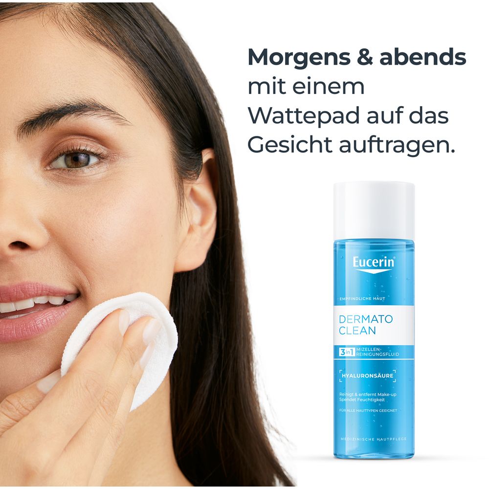 Frau trägt Produkt mit Wattepad auf. Text: Morgens & abends auftragen. Eucerin DermatoClean 3-in-1.