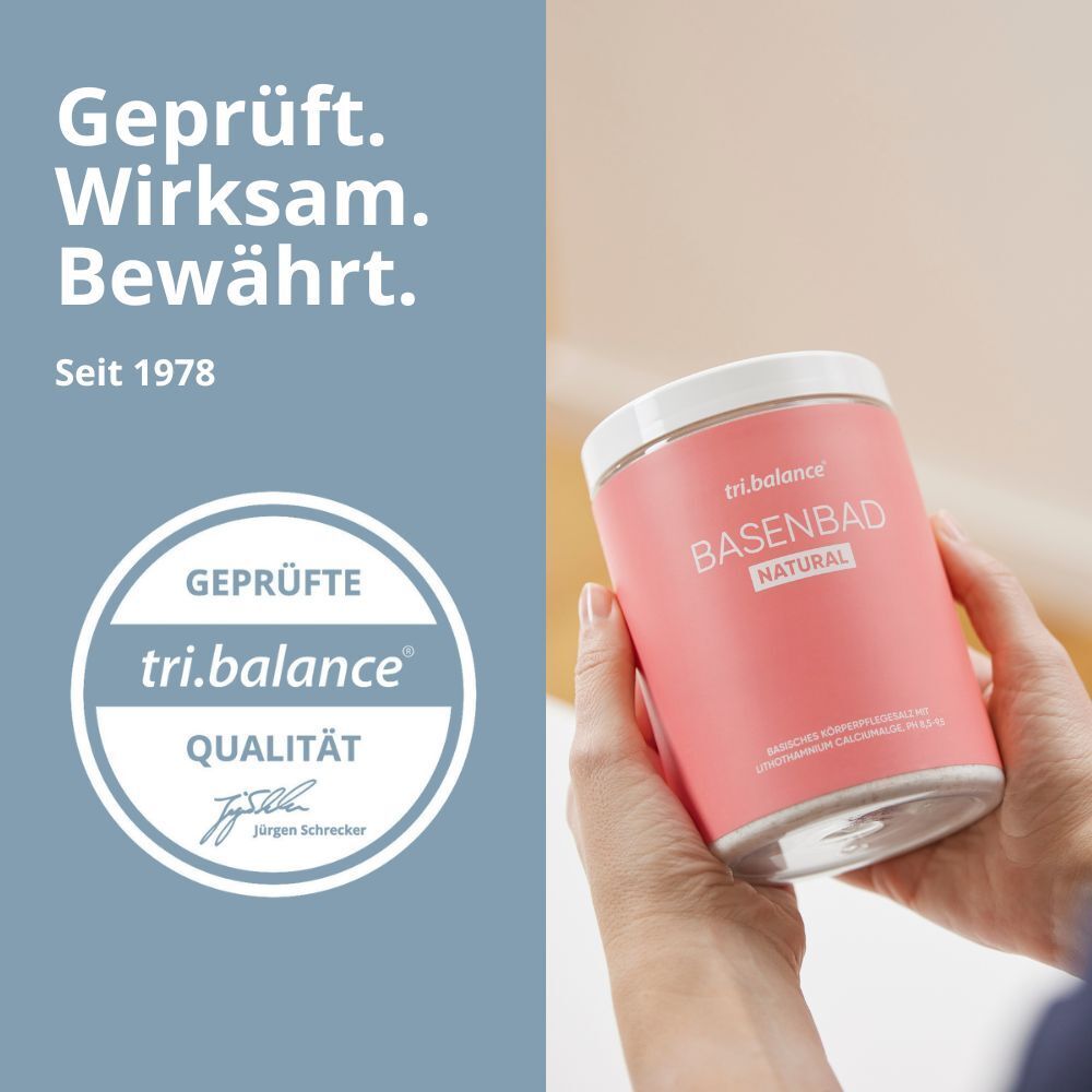 Hand hält Dose. Text: tri.balance Basenbad NATURAL. Text: Geprüfte Qualität.