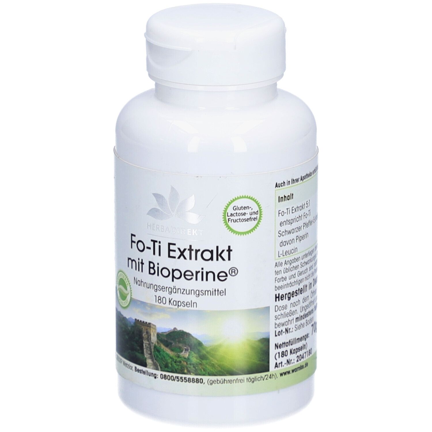 Flacon blanc de Fo-Ti Extrakt mit Bioperine® Kapseln. Inscription: Complément alimentaire, 180 gélules. Paysage en arrière-plan.