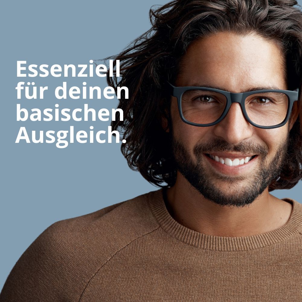 Homme portant des lunettes souriant. Texte : Essentiel pour votre équilibre basique.