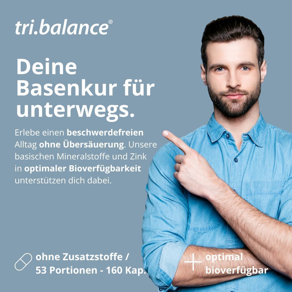 Mann zeigt auf Text: „Deine Basenkur für unterwegs.“ Text: „ohne Zusatzstoffe / 53 Portionen - 160 Kap.“