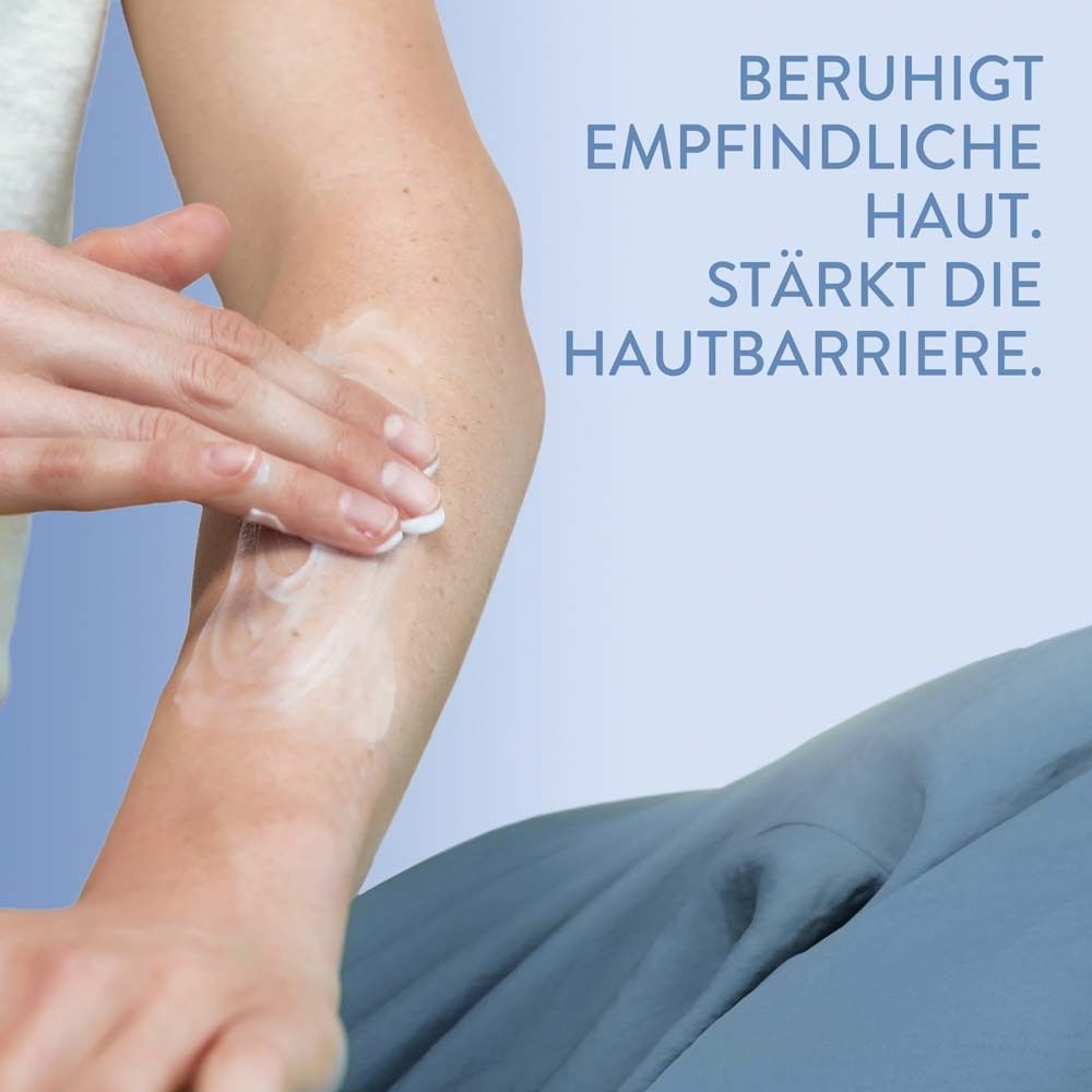Arm mit Lotion eingerieben. Text: Beruhigt empfindliche Haut. Stärkt die Hautbarriere.