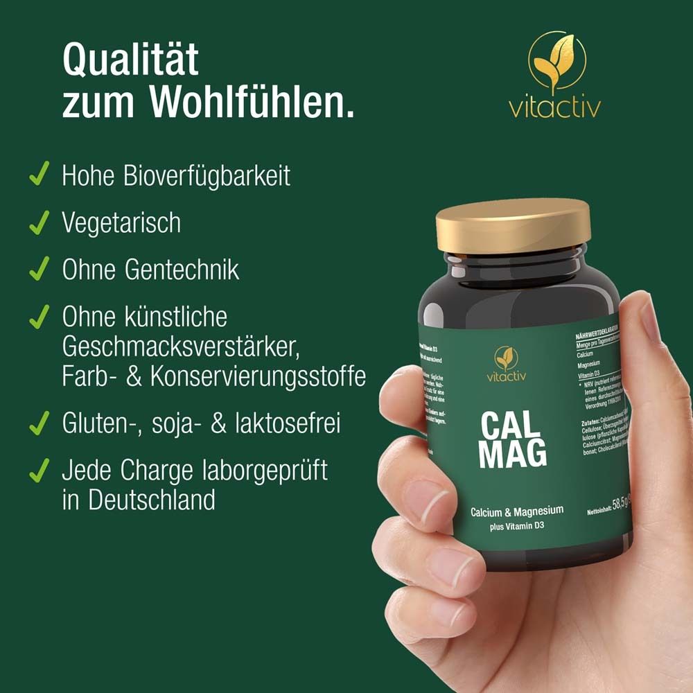 Hand hält eine Flasche CAL MAG. Text: Hohe Bioverfügbarkeit, vegetarisch, ohne Gentechnik, ohne künstliche Zusätze.