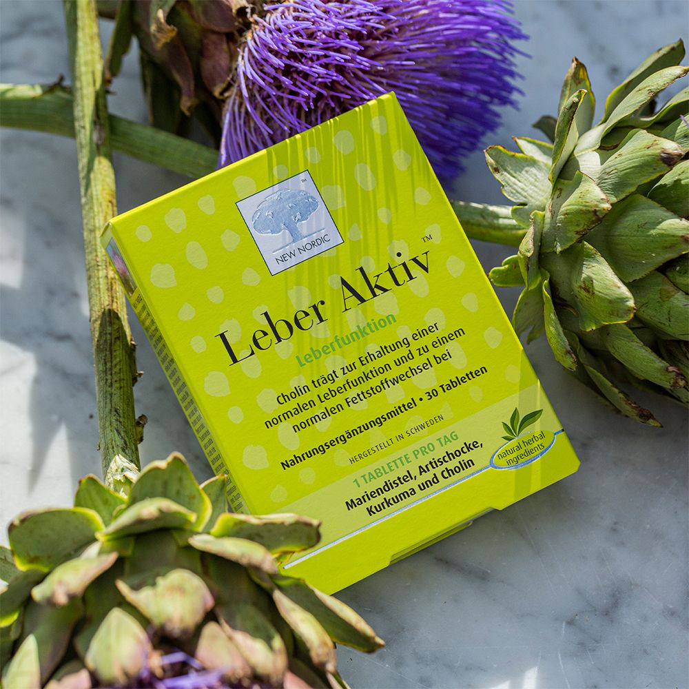 Boîte verte "Leber Aktiv" avec artichauts et fleur. Contient 30 comprimés. Ingrédients : chardon-marie, artichaut, curcuma et choline.