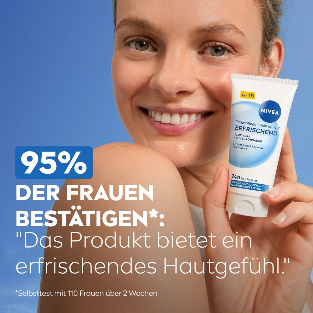 Femme tenant NIVEA Soin de Jour Rafraîchissant SPF 15; 95% des femmes confirment une sensation de fraîcheur.