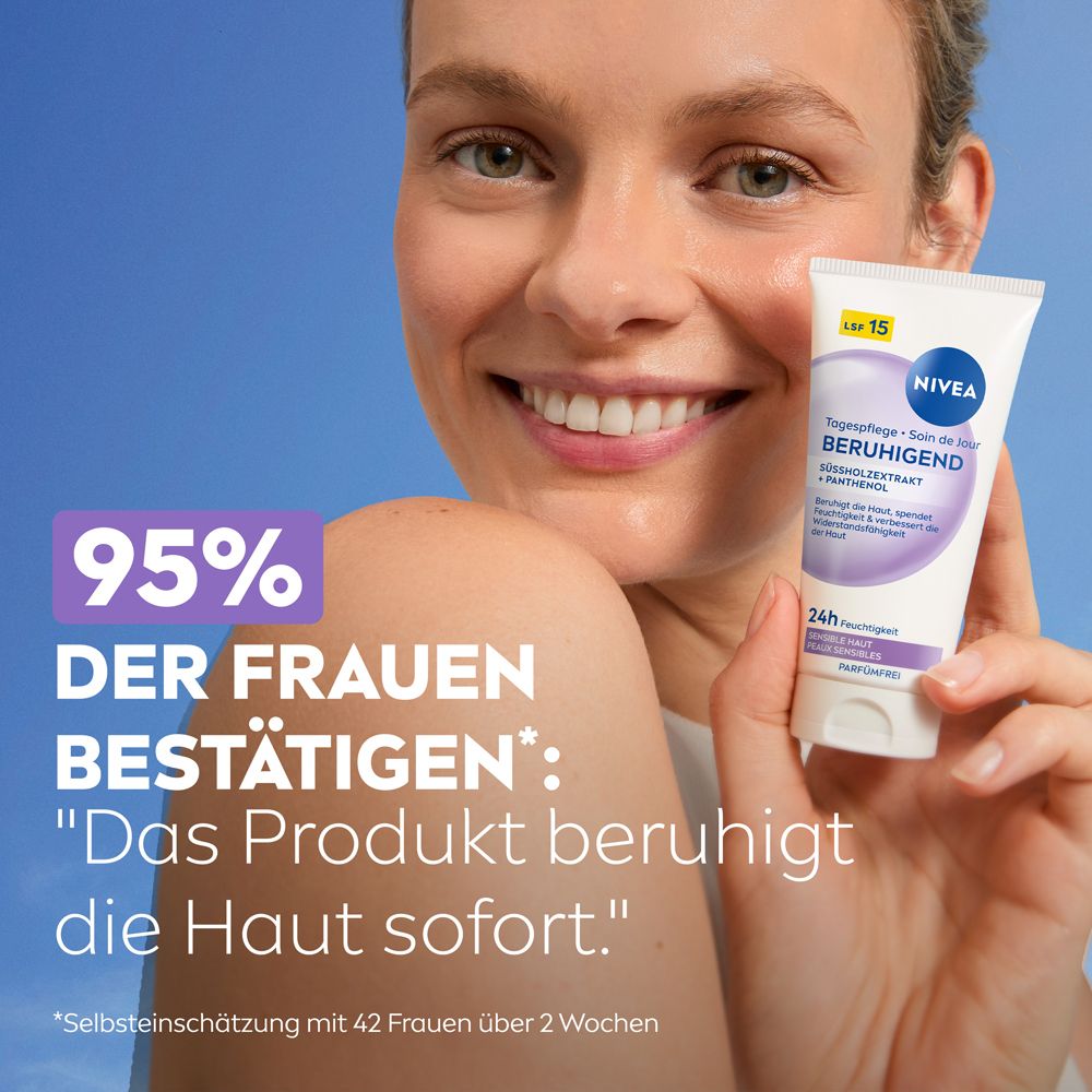 Femme tenant NIVEA Soin de Jour Apaisant SPF 15. 95% des femmes confirment l'effet apaisant.