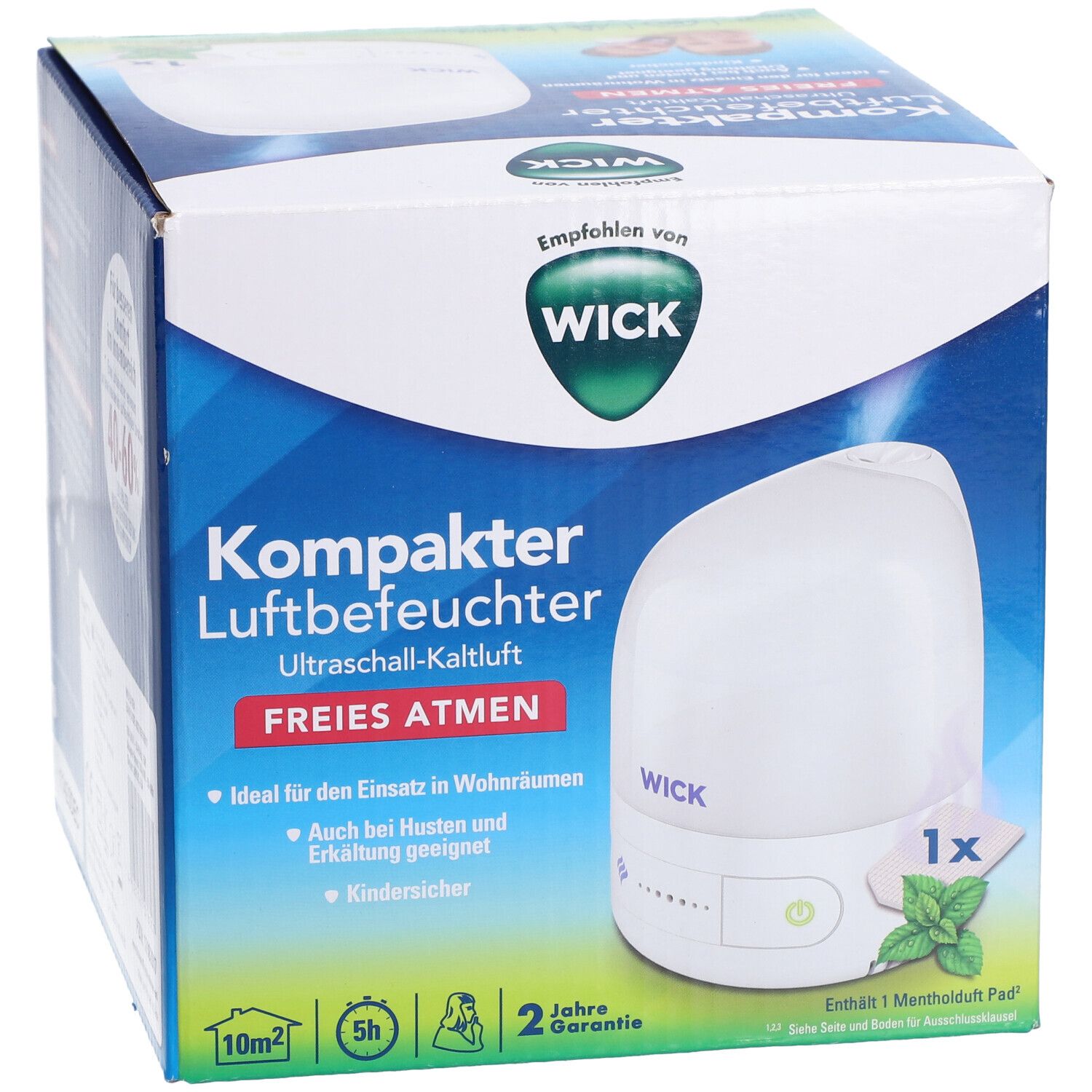 Kompakter Luftbefeuchter in Verpackung. Weißes Gerät mit Bedienfeld. Marke WICK. Text: Freies Atmen.