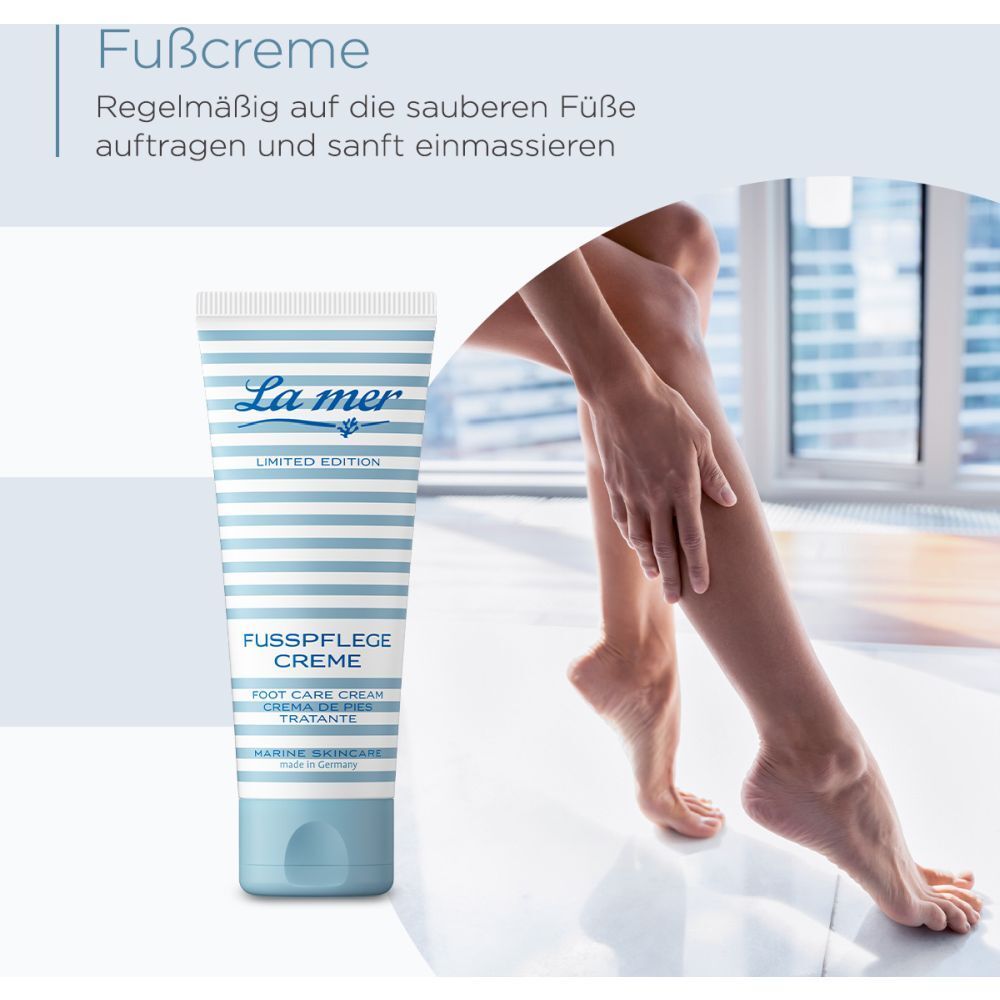Fußpflegecreme-Tube neben Füßen. Anwendungshinweis: Auf saubere Füße auftragen und einmassieren. La mer-Logo und Produktname sichtbar.