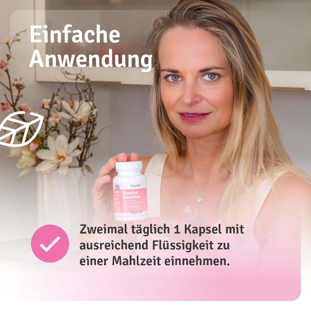 Une femme tient un flacon de produit. Prise : 1 gélule deux fois par jour avec du liquide. Fond rose.