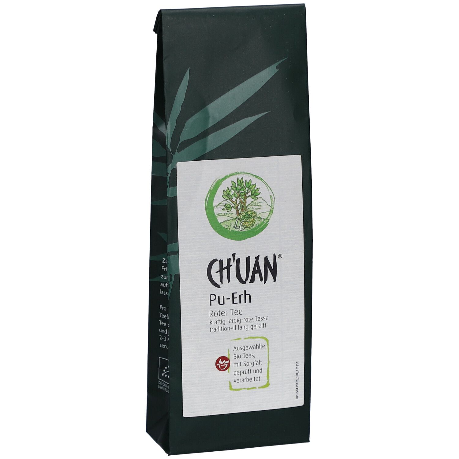Dunkelgrüne Verpackung mit weißem Etikett. Aufschrift: CH'UAN Pu-Erh-Tee. Bio-Siegel. Bambus-Dekor.