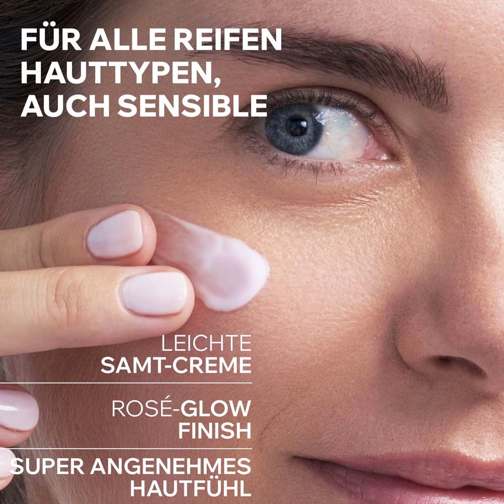 Nahaufnahme eines Gesichts. Creme wird aufgetragen. Text: Für alle reifen Hauttypen, auch sensible. Leichte Samt-Creme.