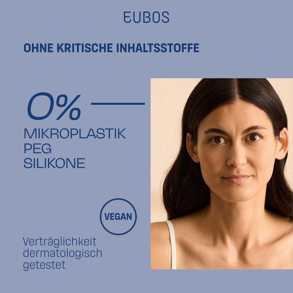 Femme avec EUBOS® ANTI AGE. Texte: 0% microplastiques, PEG, silicones. Végétalien. Testé dermatologiquement.
