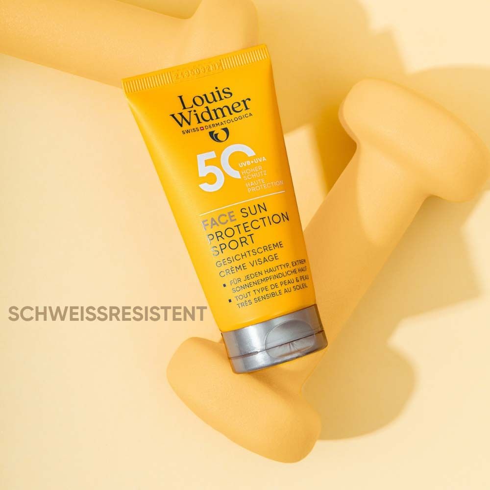 Gelbe Tube Louis Widmer Sun Protection Sport 50+ auf gelbem Hintergrund. Schweissresistent. Gesichtscreme.