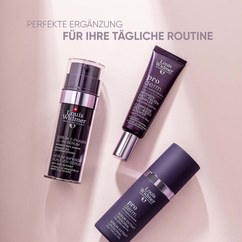 Trois produits: flacon, sérum et tube. Inscription: Louis Widmer, pro derm. Sur fond rose.