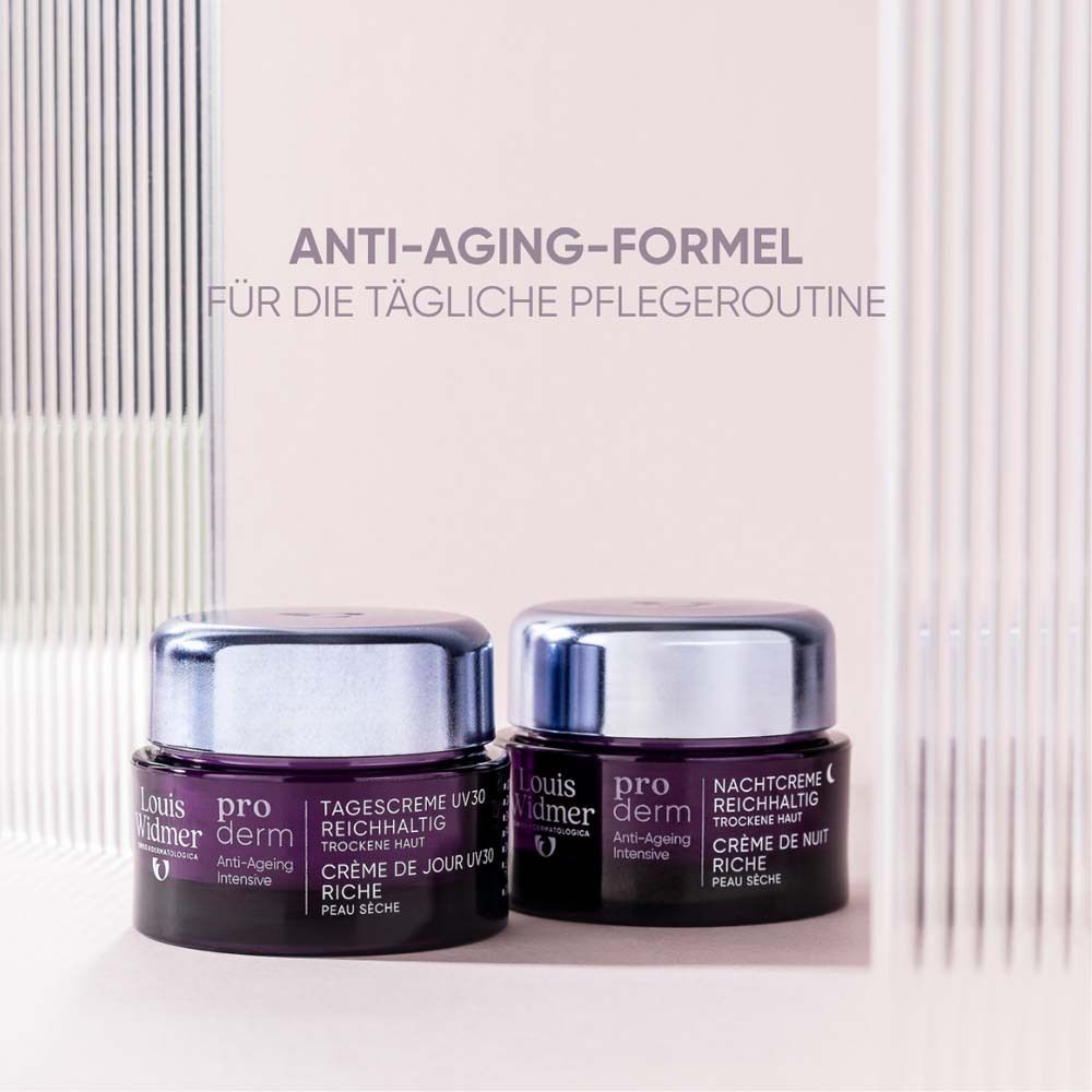 Deux pots de crème. Inscription: Louis Widmer, pro derm, Crème de jour UV 30, riche, et crème de nuit.