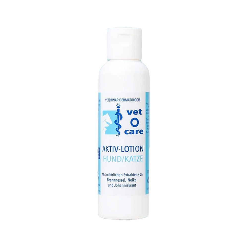 Flacon blanc avec étiquette bleue. Inscription : vet-o-care Aktiv-Lotion Hund/Katze. Dermatologie vétérinaire.