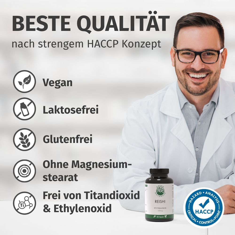 Mann im Laborkittel, Flasche Reishi. Symbole: Vegan, Laktosefrei, Glutenfrei, Ohne Magnesiumstearat, Frei von Titandioxid & Ethylonoxid. HACCP-Siegel.