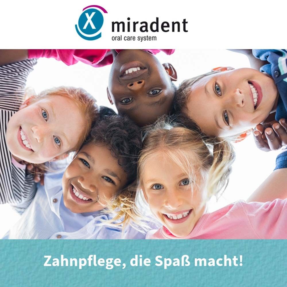 Fünf Kinder schauen in die Kamera. Miradent Logo. Text: Zahnpflege, die Spaß macht!