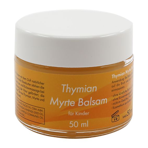 Pot en verre avec couvercle blanc. Inscription : Thymian Myrte Balsam für Kinder. Contenu : 50 ml. Étiquette orange.
